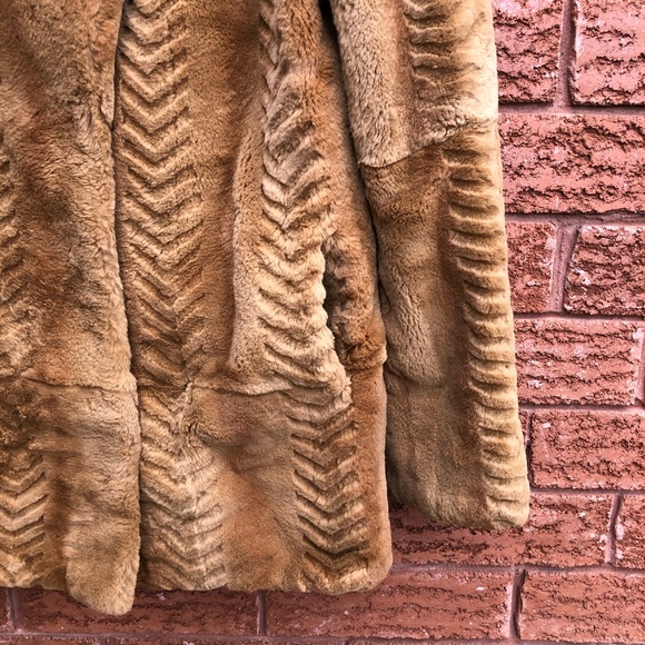 European Rabbit In New Condition Fur Coat - Picture 1 of 9